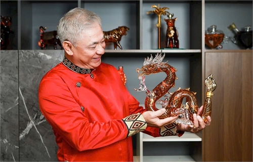 Diễn viên Tùng Yuki nêu cảm nhận sản phẩm Long Khí Sinh Tài - BST Sắc Rồng Doha