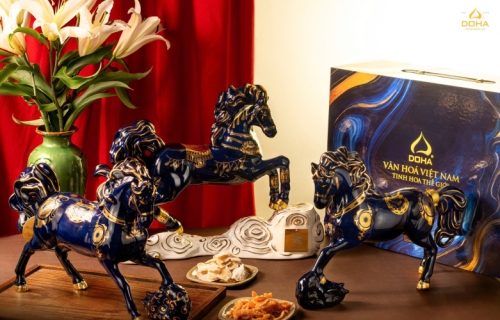 Doha JSC giới thiệu hai tác phẩm thuộc bộ sưu tập “Vó Ngựa Nước Nam”: Long Mã  và Mã Thượng Vân