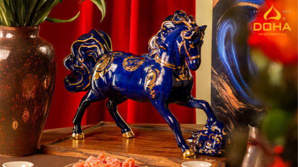 Ma Thuong Van - Horse hooves touching the clouds, opening the way for fortune